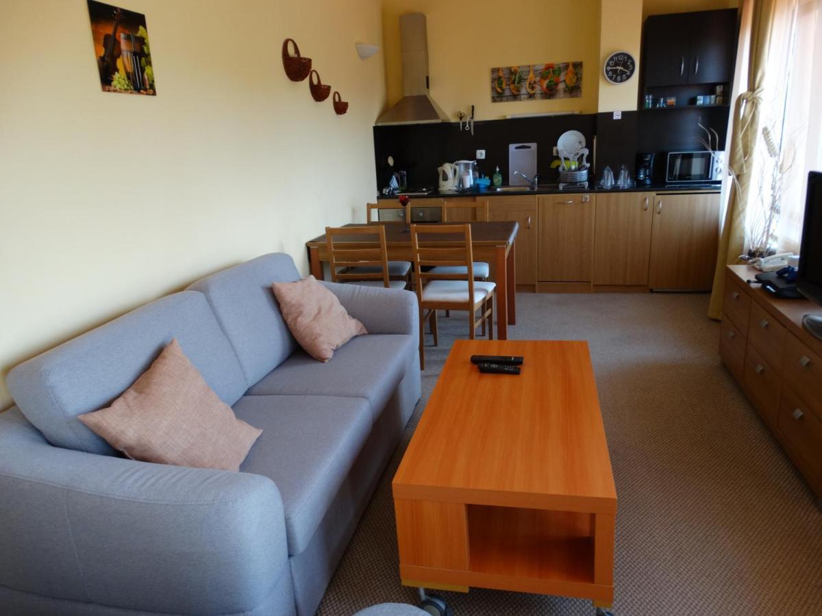 Snezhankas Apartment Παμπόροβο Εξωτερικό φωτογραφία